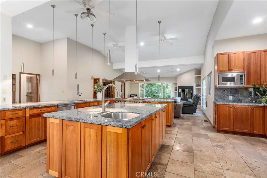 5653 Shirley Avenue, Tarzana, California 91356 home-pic-8